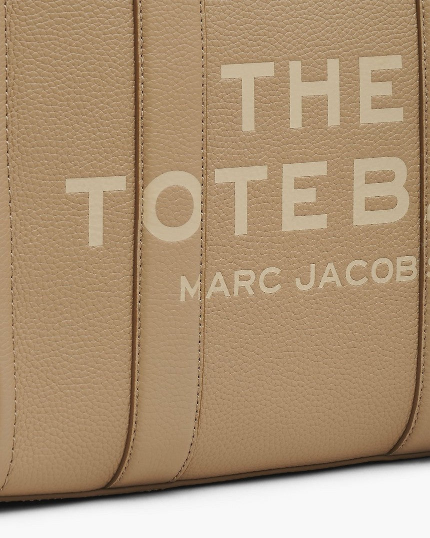 Marc Jacob’s THE LEATHER
MEDIUM TOTE BAG