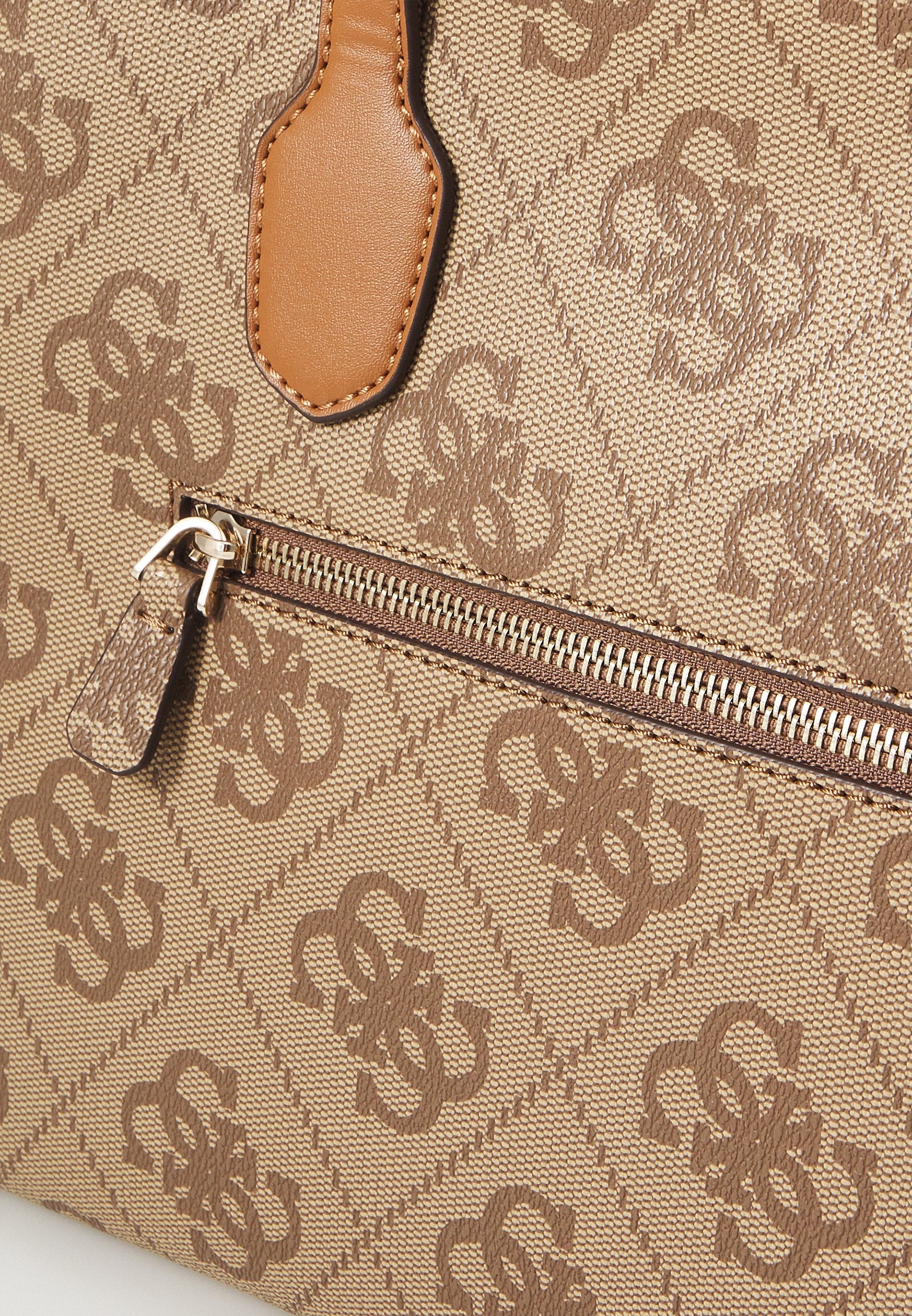 Guess Izzy Quattro G Tote