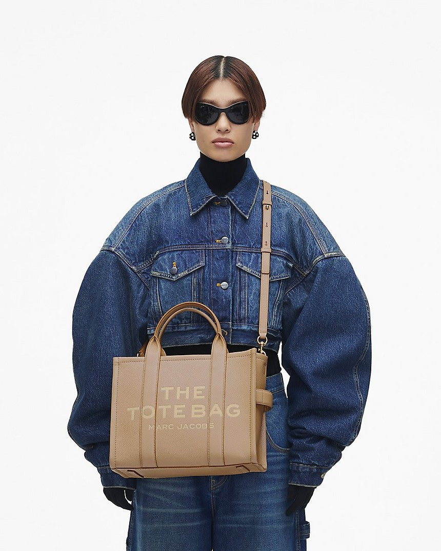 Marc Jacob’s THE LEATHER
MEDIUM TOTE BAG