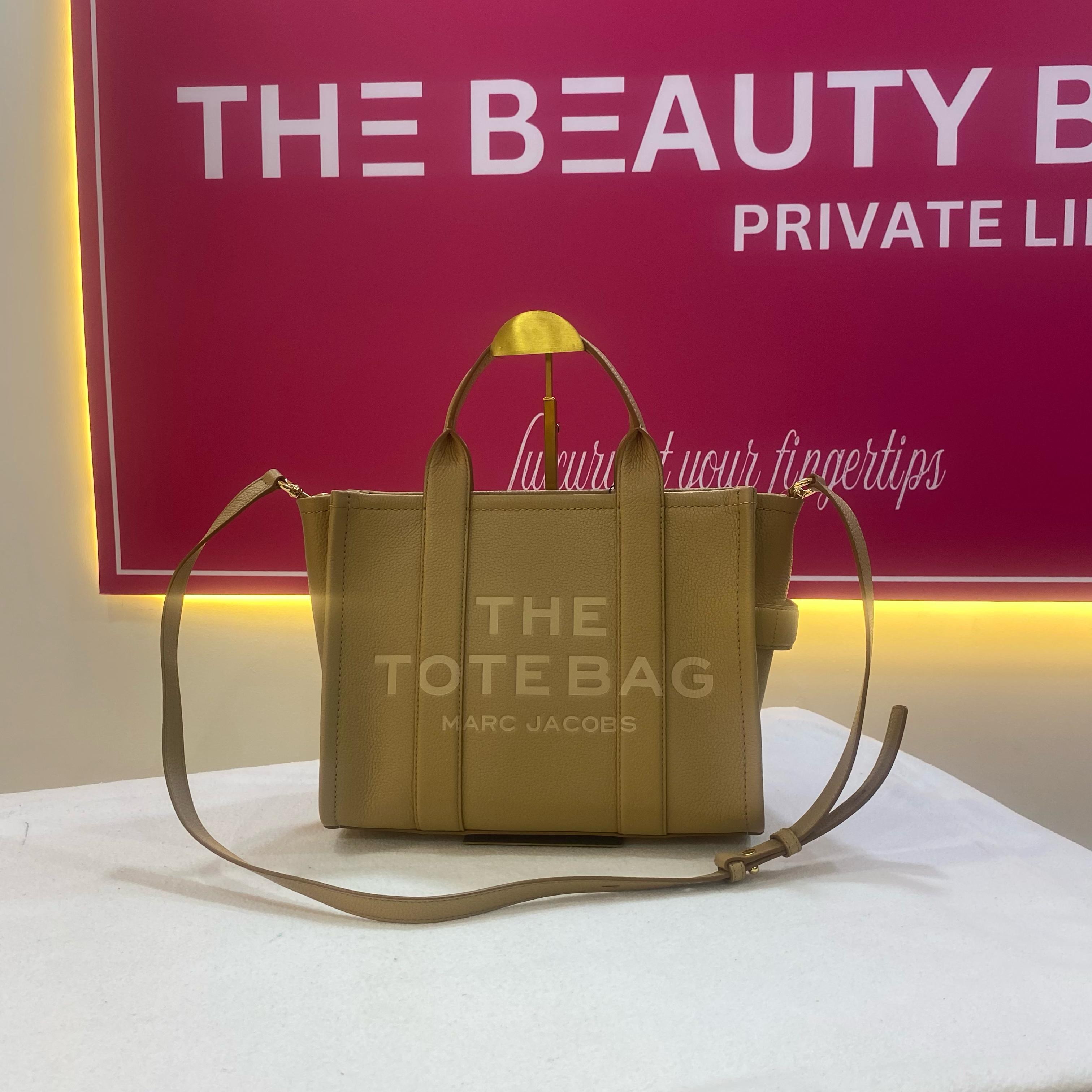 Marc Jacob’s THE LEATHER
MEDIUM TOTE BAG