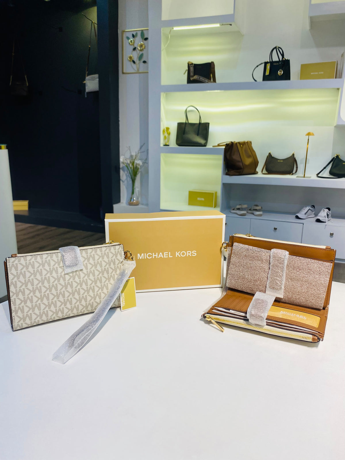 Michael Kors Jet Set Travel Signature Logo Smartphone double zip Wallet