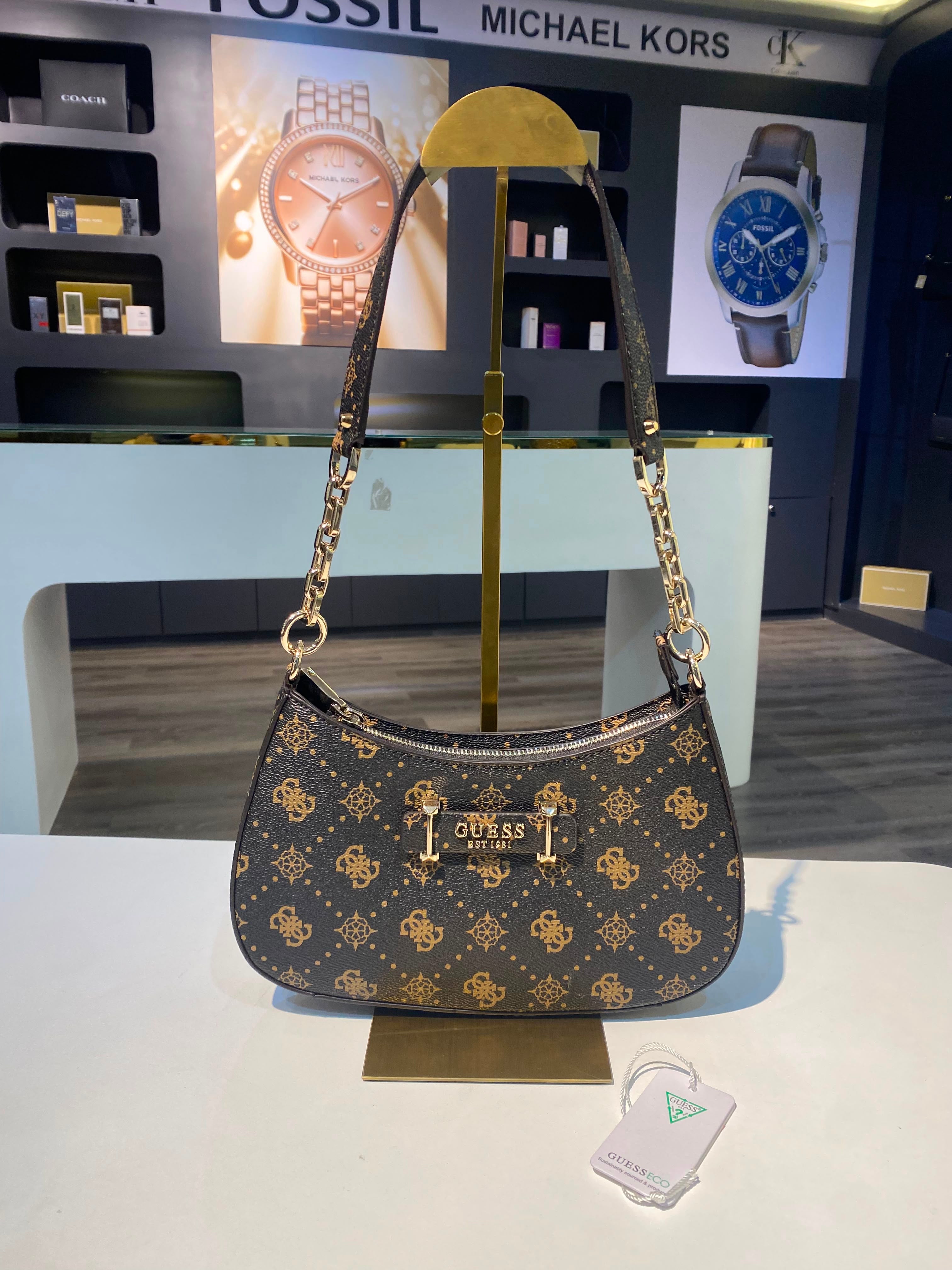 Guess Carrie Quattro G Shoulder Bag