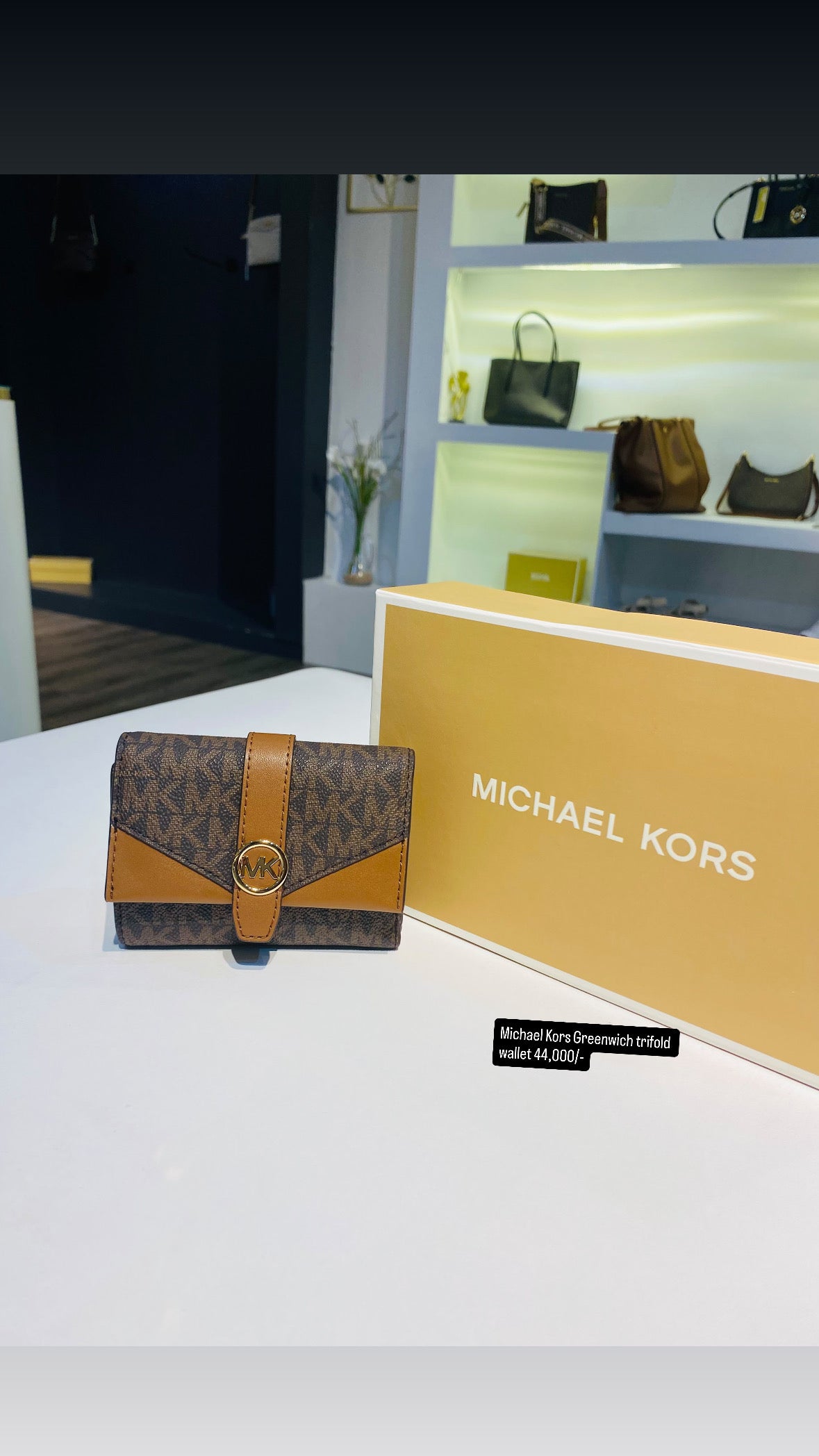 Michael Kors Greenwich Medium Signature Logo Trifold Wallet