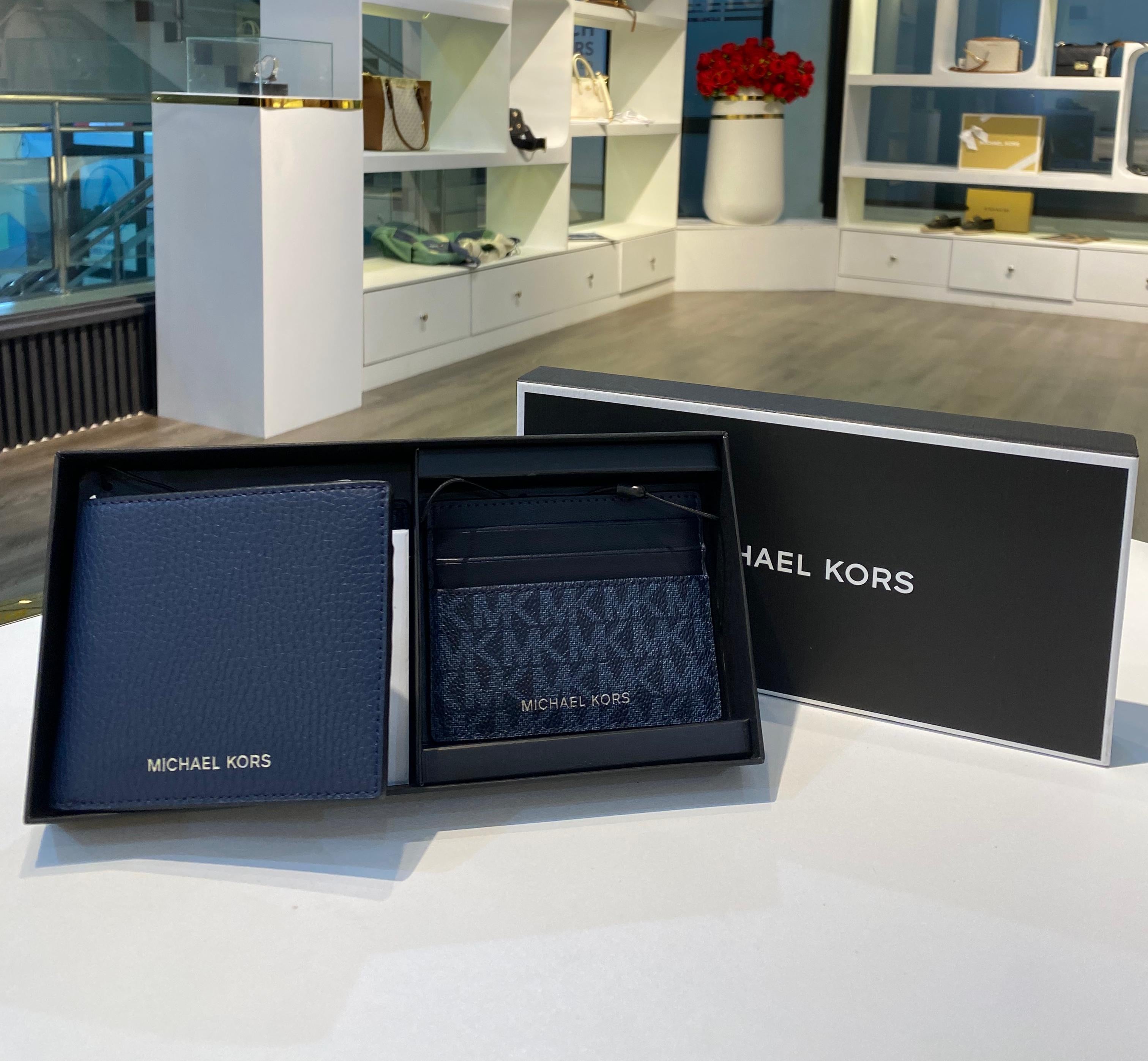 Michael Kors Leather Billfold Wallet and Signature Logo Card Case Gift Set