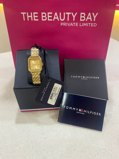 Tommy Hilfiger 24mm
Quartz square watch