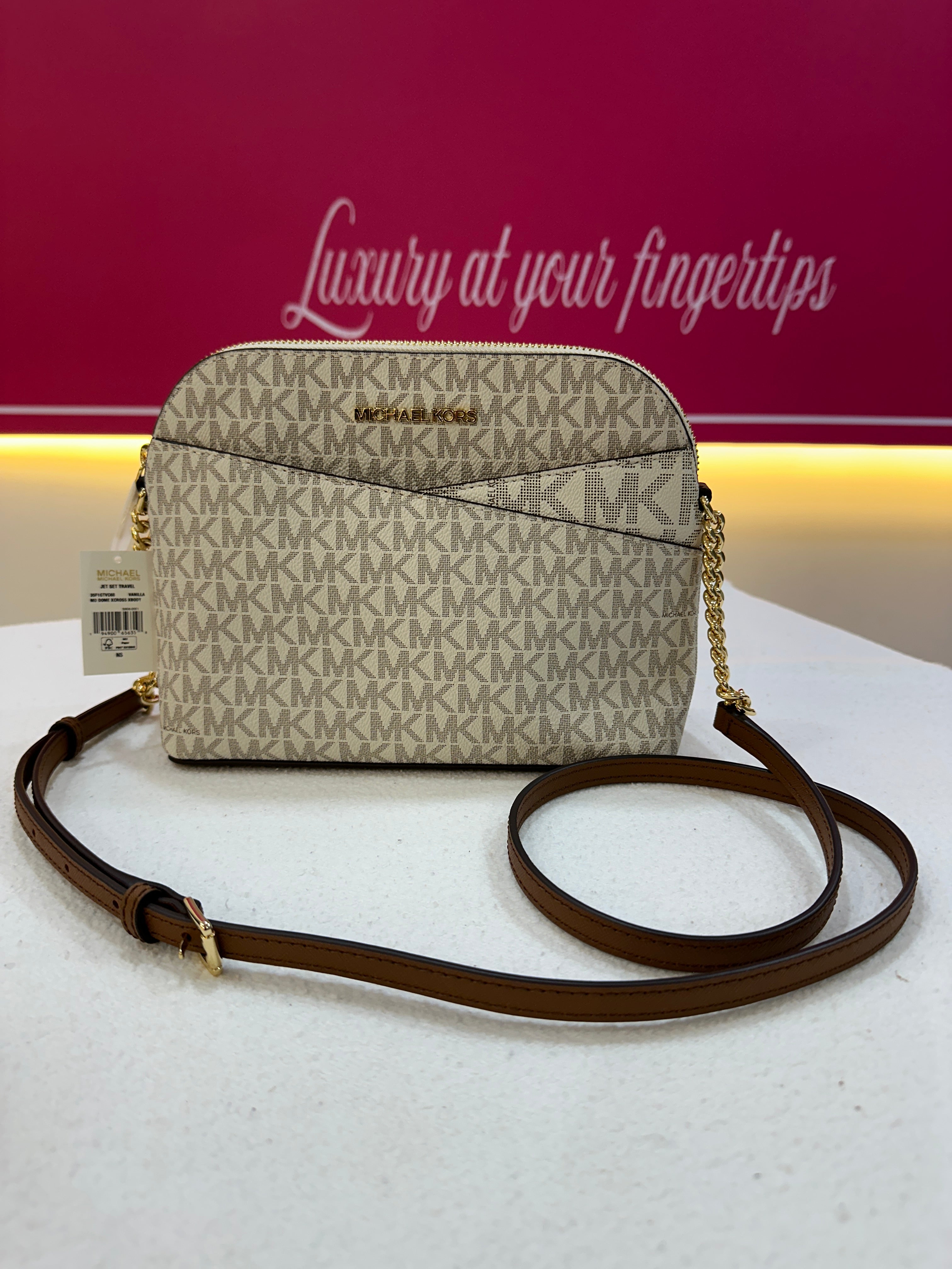 Jet Set Travel Medium Logo Dome Crossbody Bag