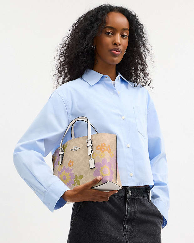 Mollie Tote Bag 25 In Signature Canvas