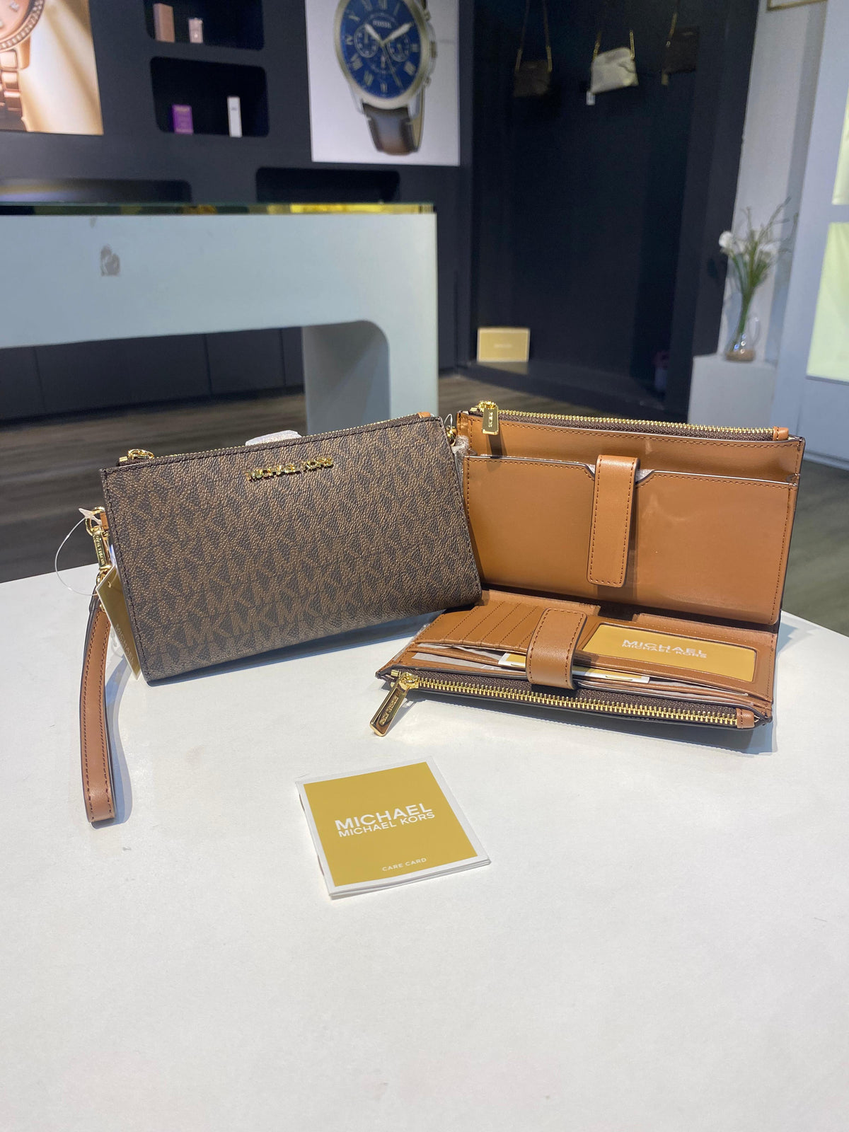 Michael Kors Jet Set Travel Signature Logo Smartphone double zip Wallet
