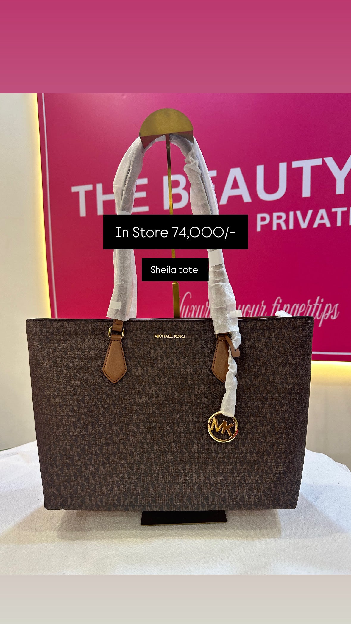 Micheal Kors Sheila Large Signature Logo Tote Bag