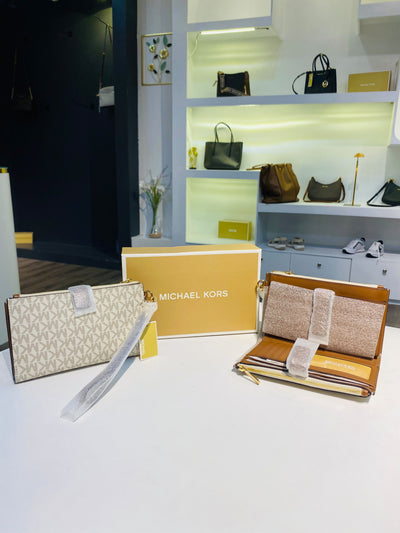 Michael Kors Jet Set Travel Signature Logo Smartphone double zip Wallet